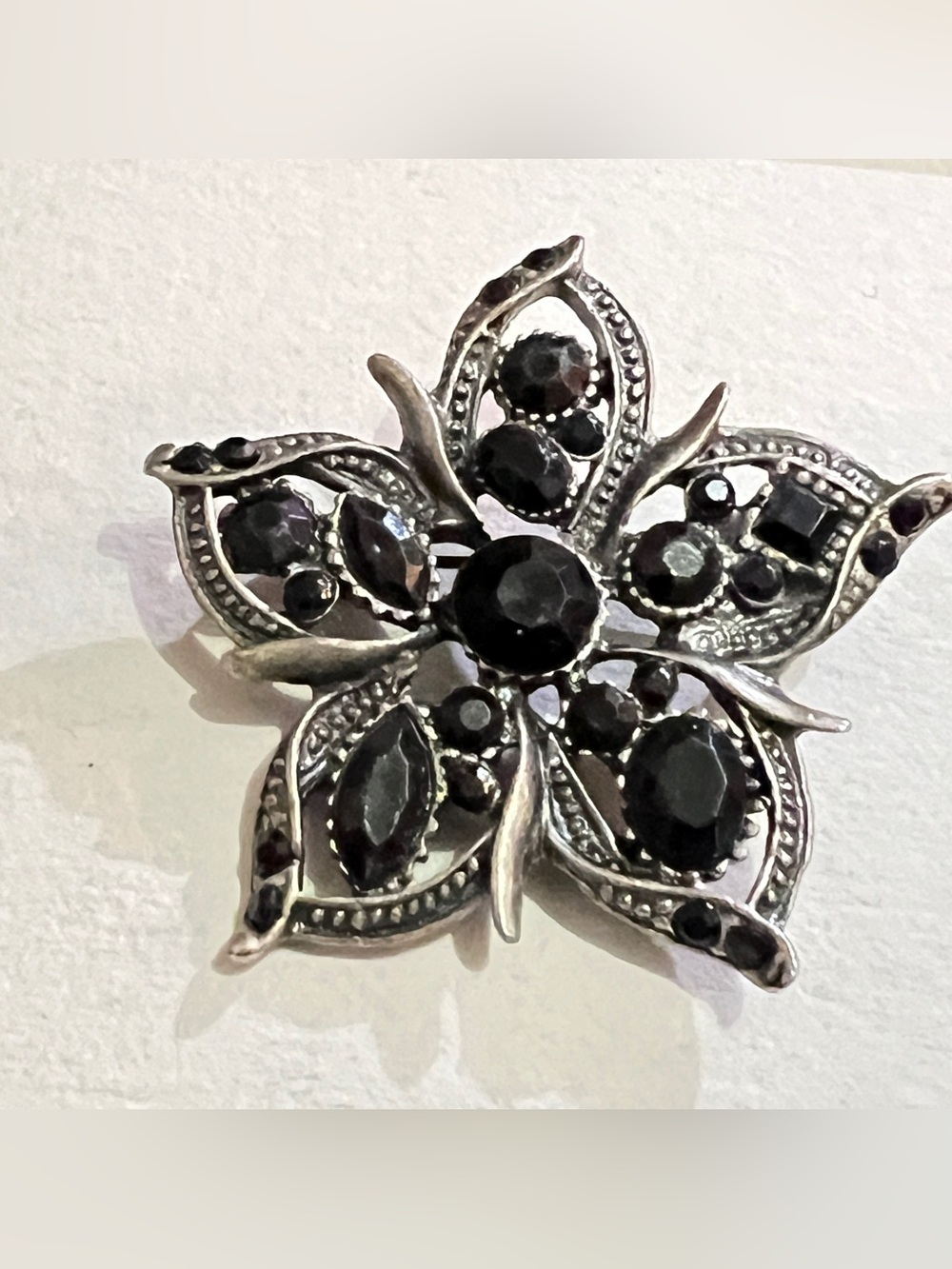 Vintage-Style Black Crystal Flower Brooch - Women Jewelry